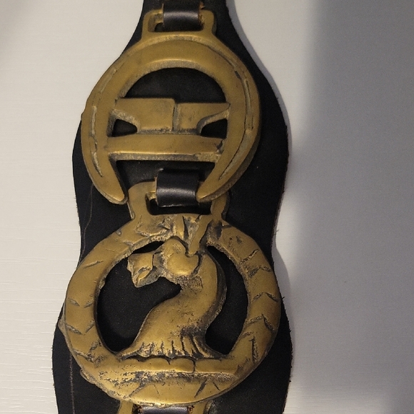 VTG (4) Brass Horse Harness Bridle Medallion Badges on leather strap - Picture 2 of 4